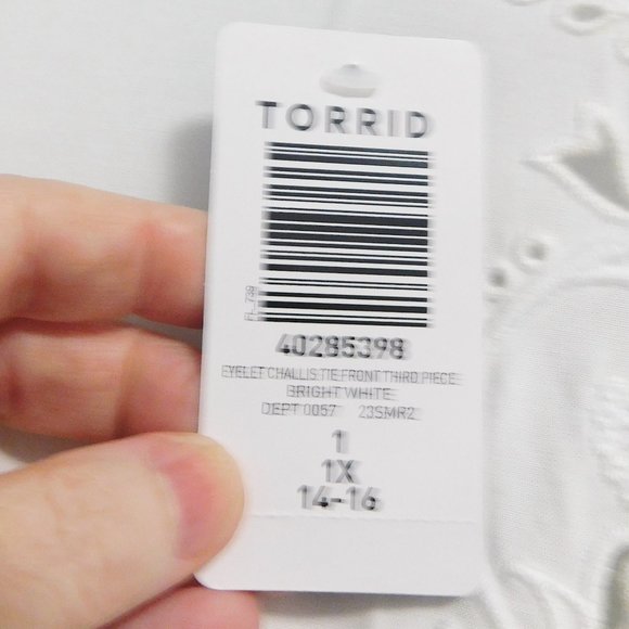Torrid - White Eyelet Challis V-Neck Open Front Tie Blouse 14/16 (1X) - Picture 4 of 6